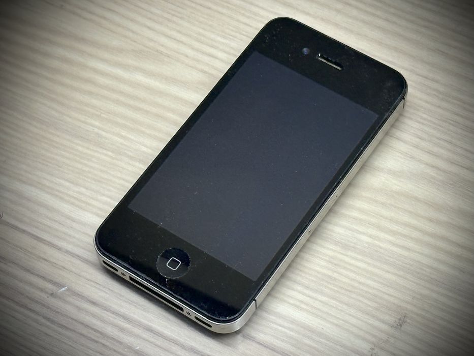 Черный iPhone 4S на запчасти