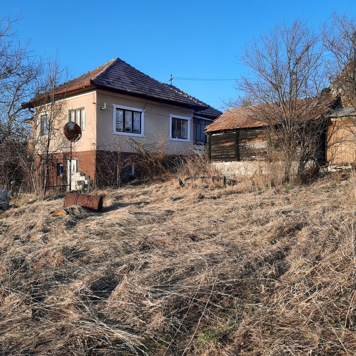 Vand Casa in centrul Feleacului, teren 700 mp.