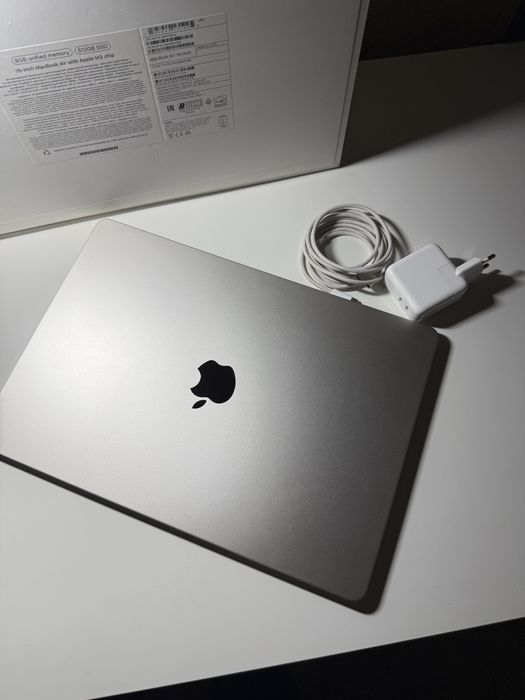 Macbook Air 15 M3 8/512