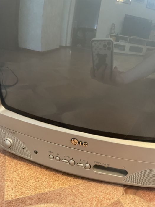 Продам дешево телевизор