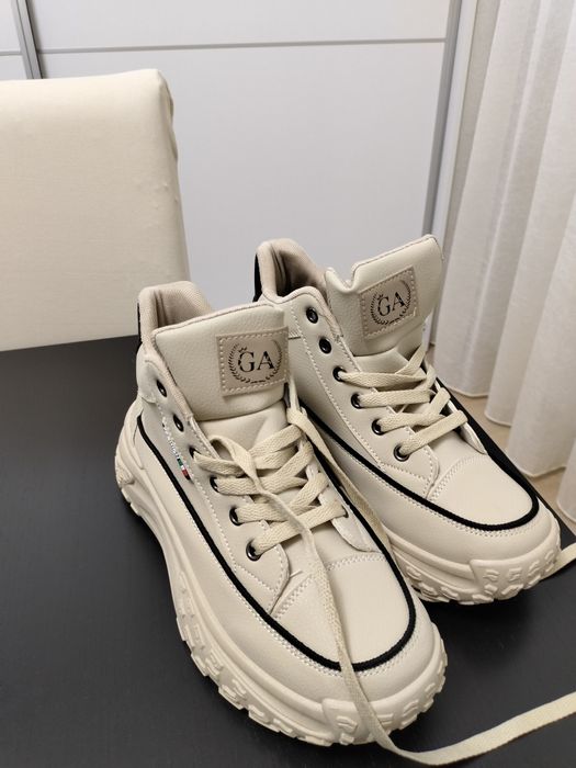 Ghete de culoare bej