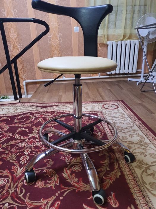 Стулья барные со спинкой