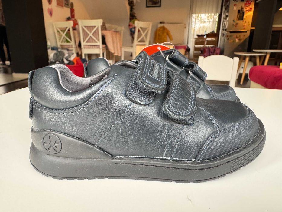Sneakersi Biomecanics noi, cu scai, marimea 25. Cu eticheta