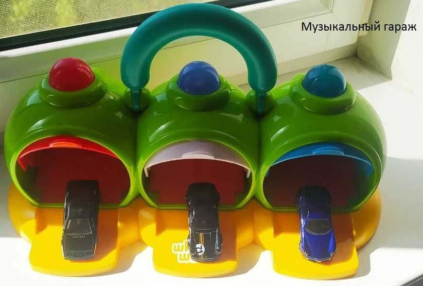 Музыкальные самокат и гараж и другие игрушки оптом, отличное состояние