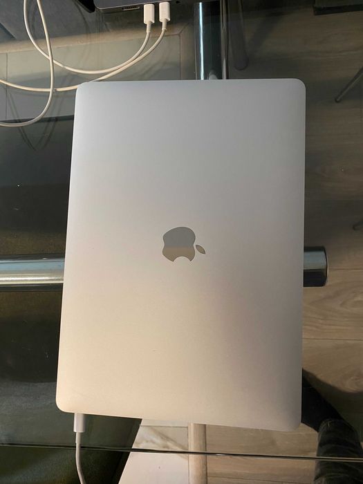 MacBook Air M1 13” 2020 | 97% baterie | 102 cicluri | stare foarte bună