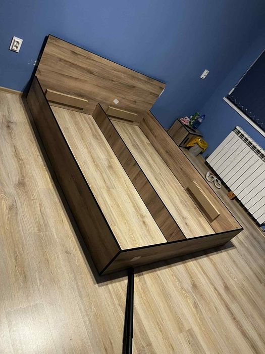 Спалня 160/200 с две нощни шкафчета