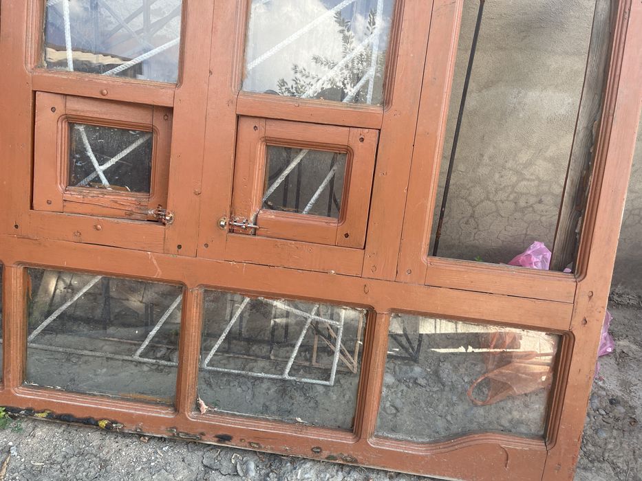 Окно деревянный