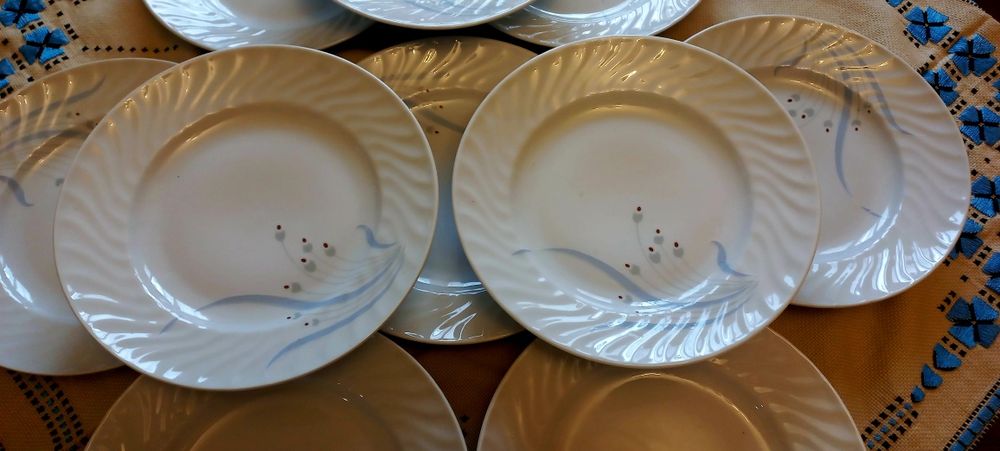 Супник, сосиера и чинии