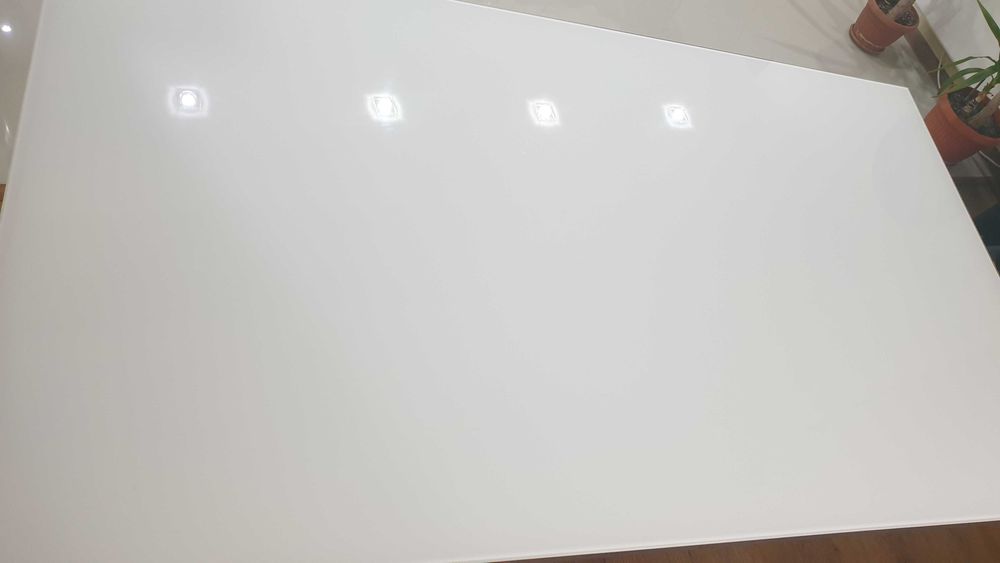 Масивна трапезна маса