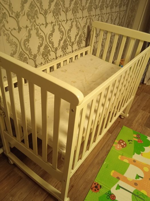 Продам детскую кроватку