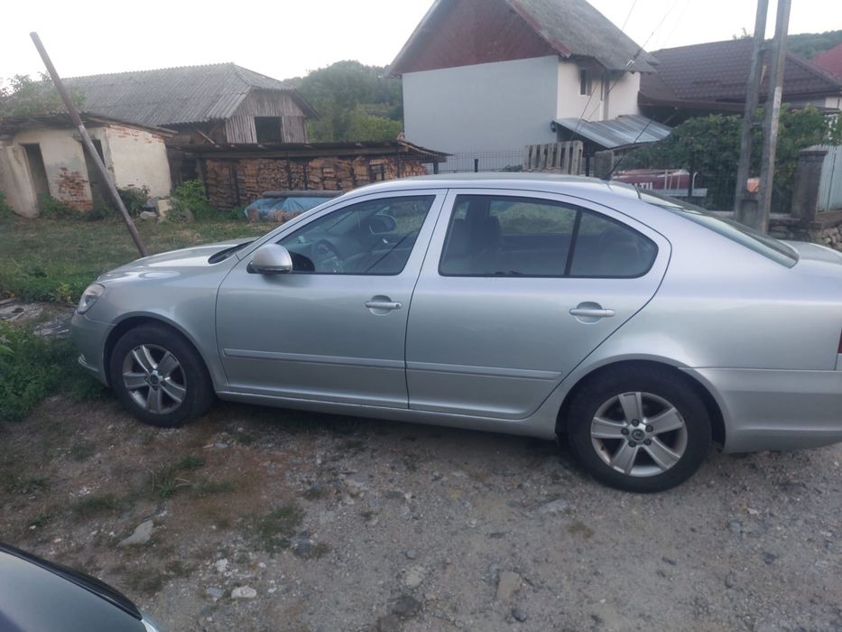 Vand Skoda octavia 2011 o (schimb cu logan pe gaz)