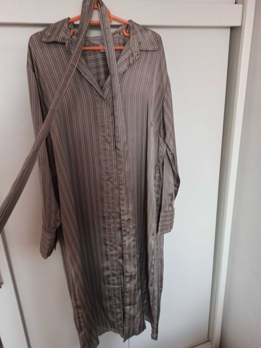 Rochie H&M tip cămașă midi mărime M