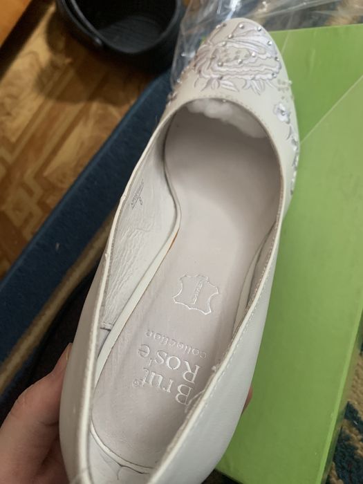 Белые туфли со стразами НАТУРАЛЬНАЯ КОЖА