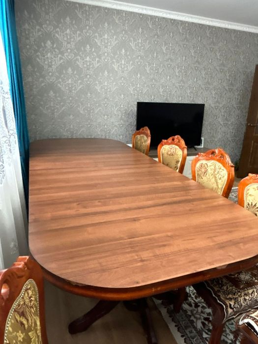 Стол со стульями