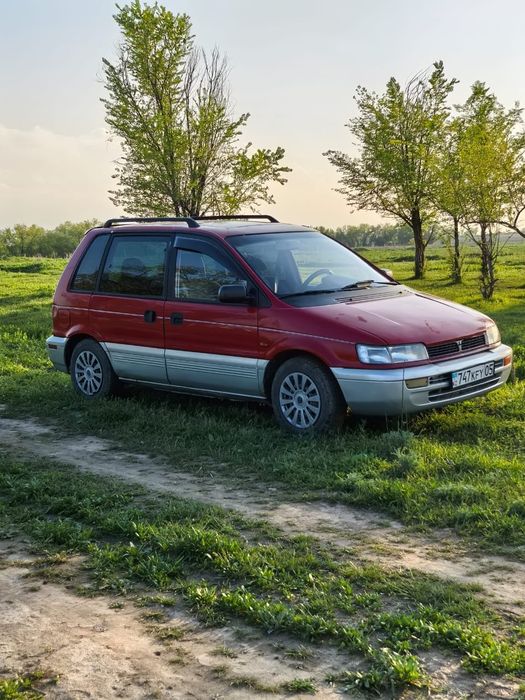 Mitsubishi space runner 1993 года
