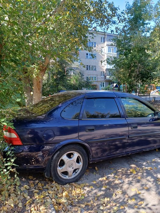Продам автомобиль Опель Вектра 1998г.