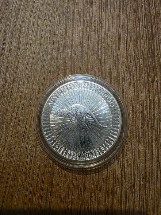 Vând monede din argint 1 oz (31,1 g), puritate .999