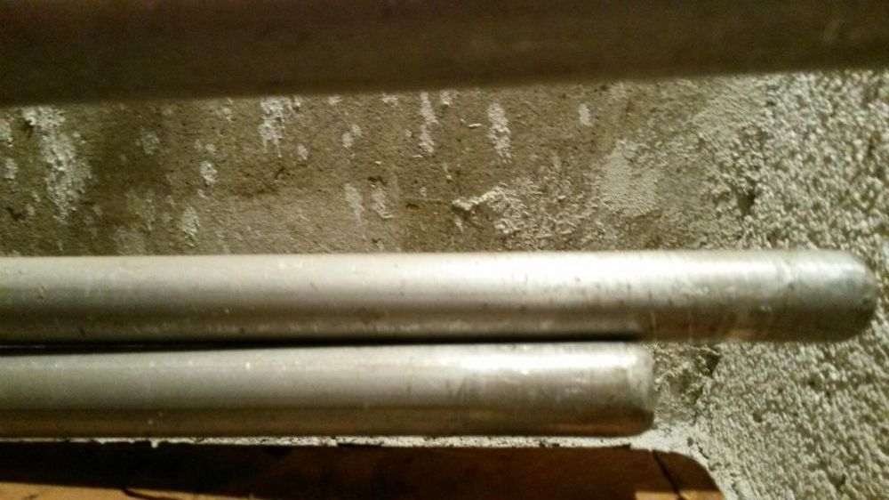 3 Tevi Aluminu lungime 3,50 m ×diametru 3cm.