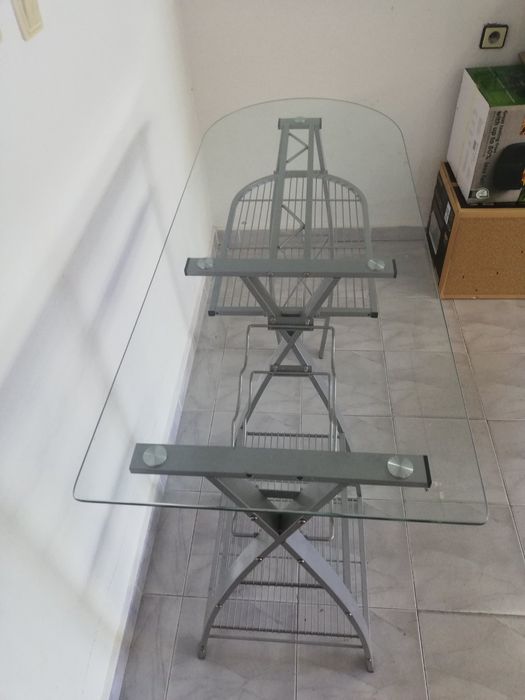 Бар маса с поставка за бутилки