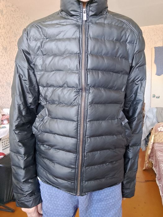 Продам куртку демисезонную.Чёрные.
