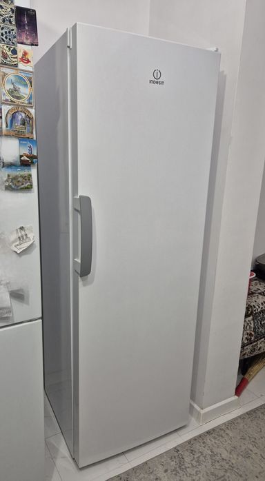 Морозильник Indesit 275 литров 8 полок