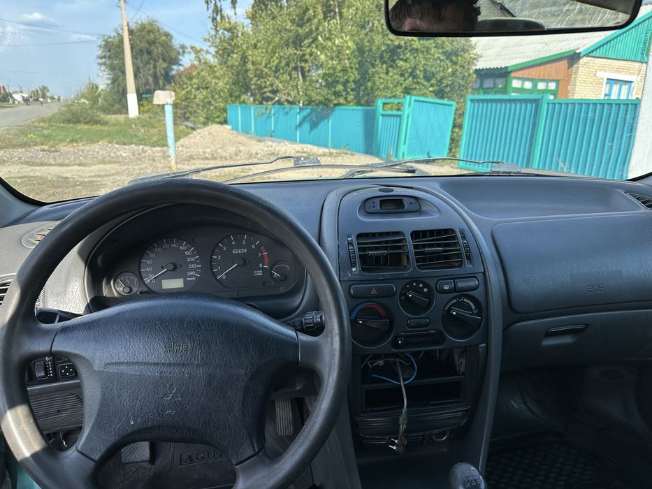 Mitsubishi carisma 1998