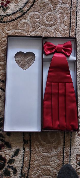 Галстук и бабочка.