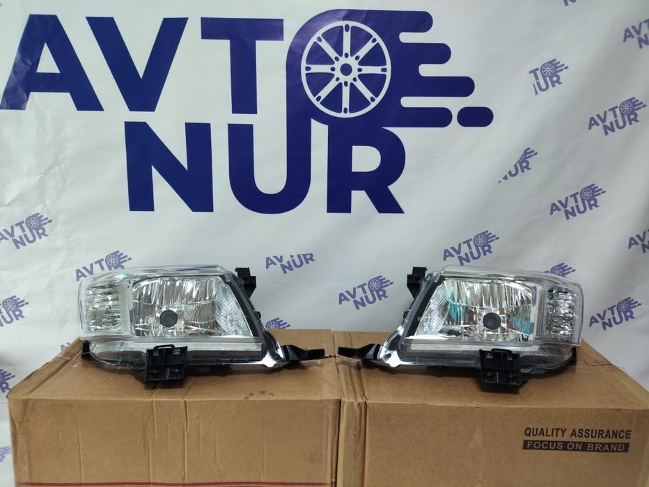 Хайлюкс фары передние