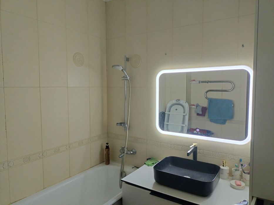 Раковина с краном