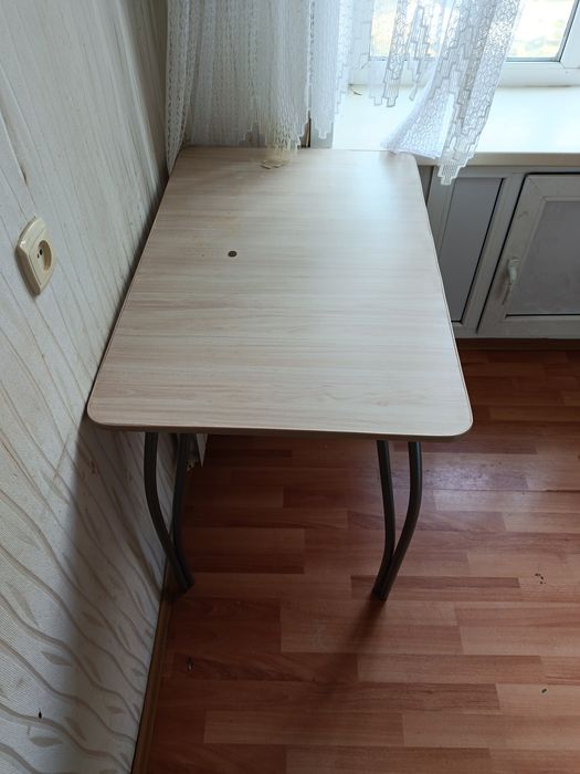 Стул и зеркало с полочки