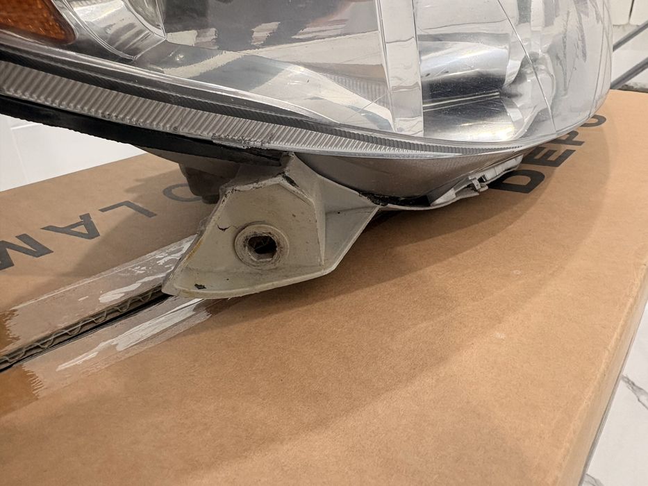 Продам фар на камри 35