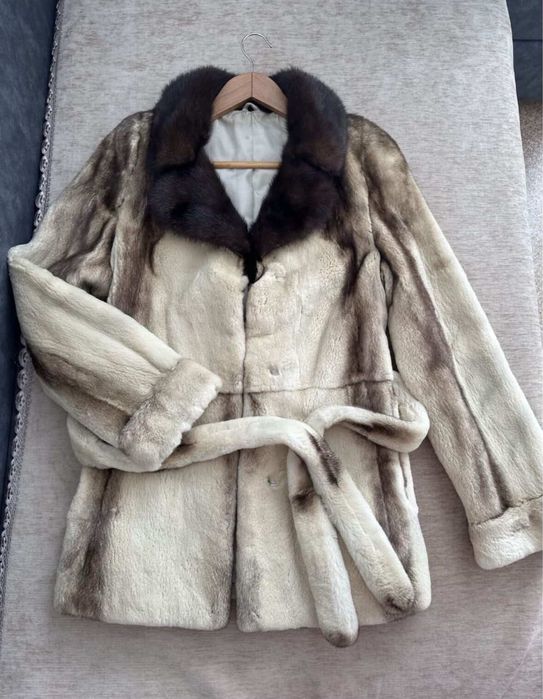 Продам шуба за 15тыс. Воротник норка.