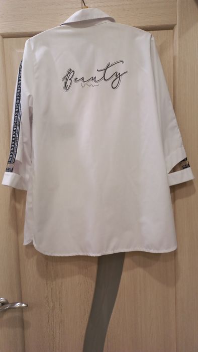 Продам рубашки в отличном состоянии одевала один раз