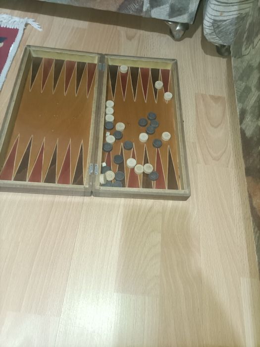 Cutie cu piese pt jucat table