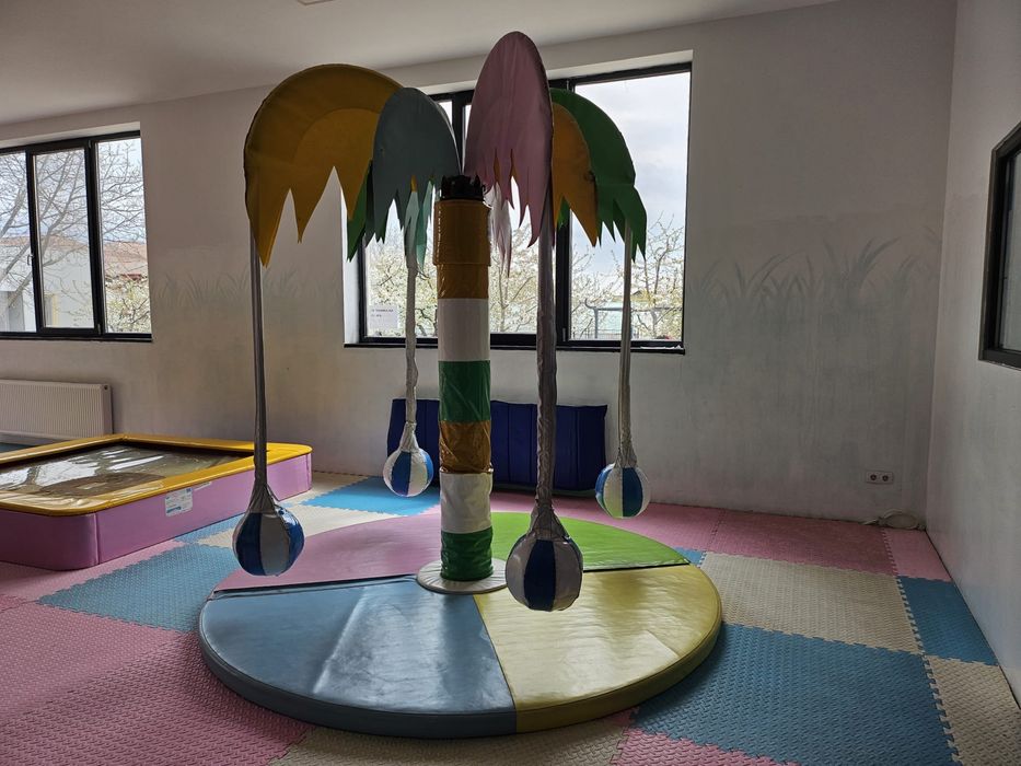 Loc de joaca,topogan,piscina,tiroliana,cocotier