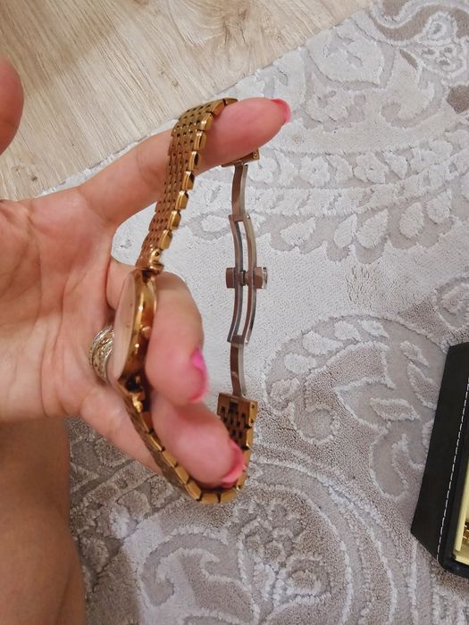 Предлагам запазени без никакви забележки дамски оригинални часовници