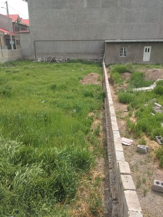 4.5 sotok yer sotiladi