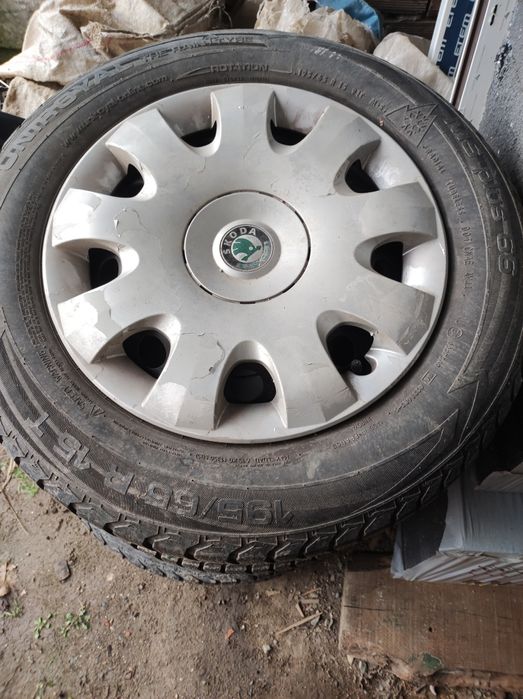 Гуми с джанти и тасове