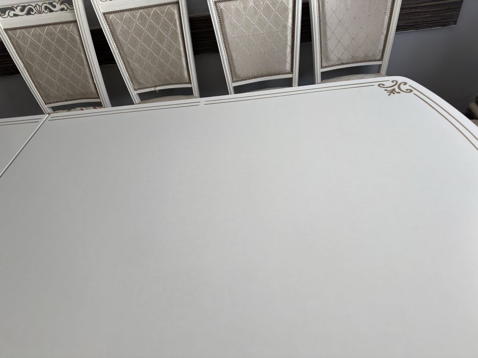 Стол со стульями