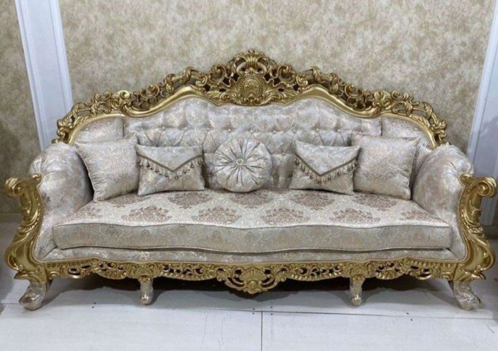 Мягкий диван и кресло