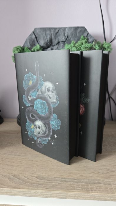 Книги специални издания на Fairyloot и Illumicrate