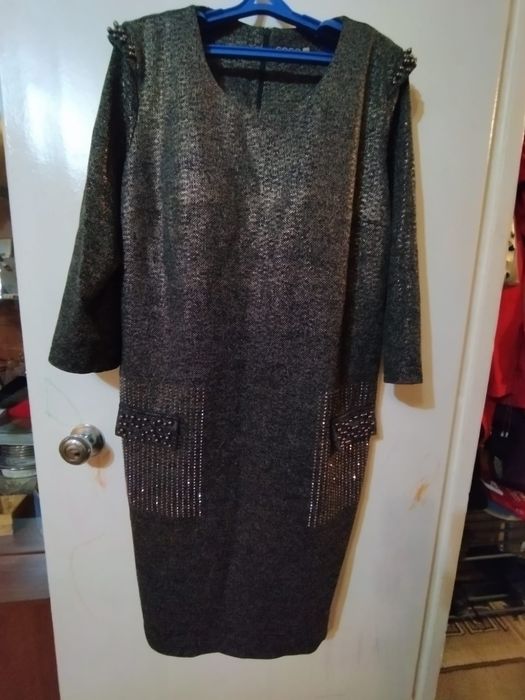 Продам платье женское