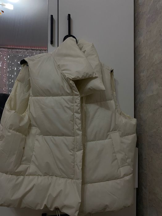 Безрукавка белая