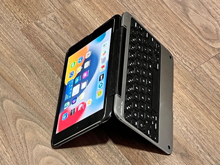 Apple iPad Mini 4 256GB + Чехол кейс клавиатура под "Macbook" из США.