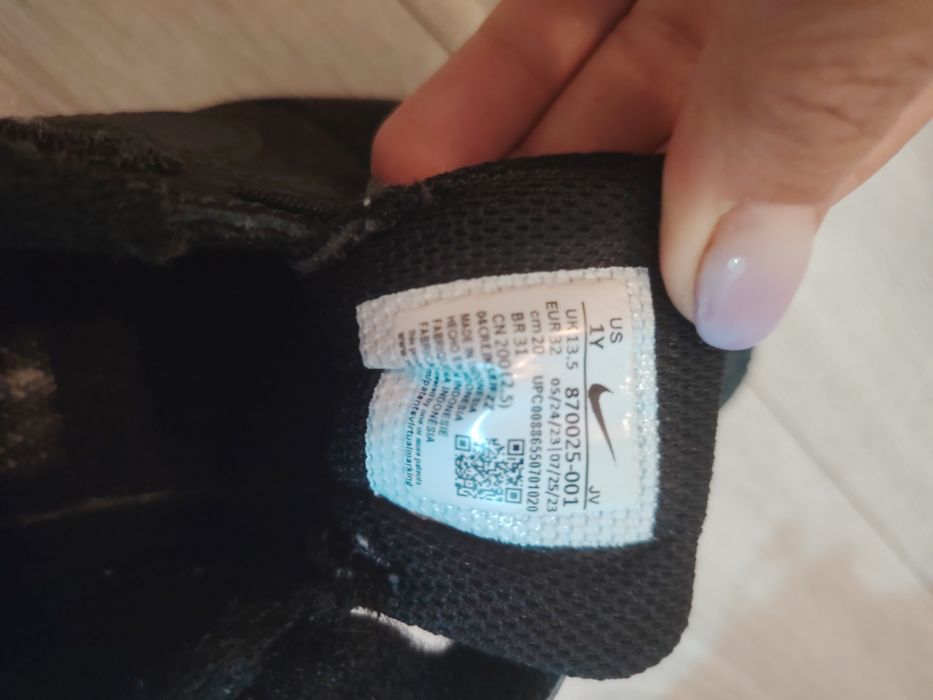 Adidasi Nike  32