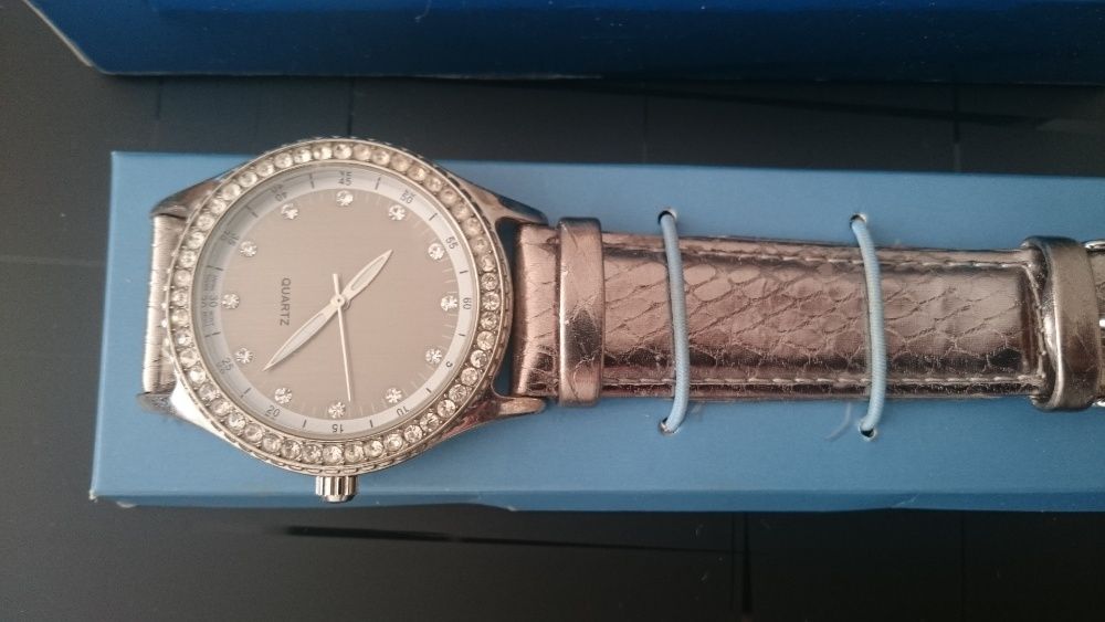 Златист часовник