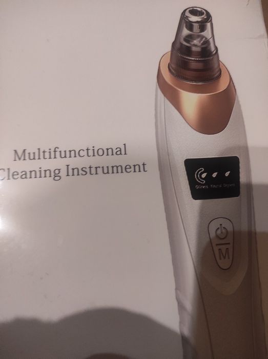 Вакуумен уред за почистване на лице.
