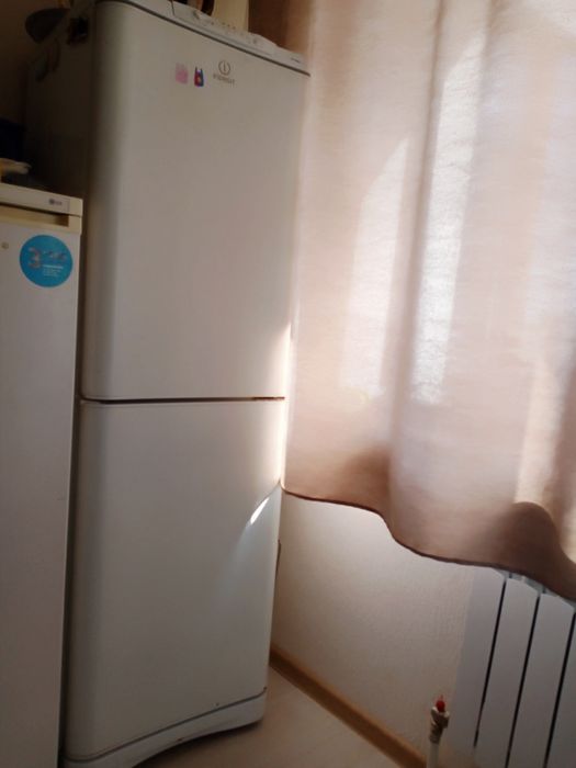 В продаже холодильник Indesit