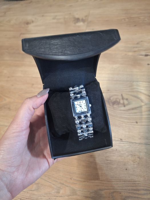 Часовници в кутийка