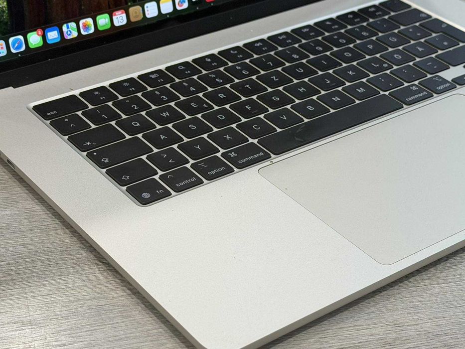 MacBook Air 15” M4 – 16GB RAM / 512GB SSD